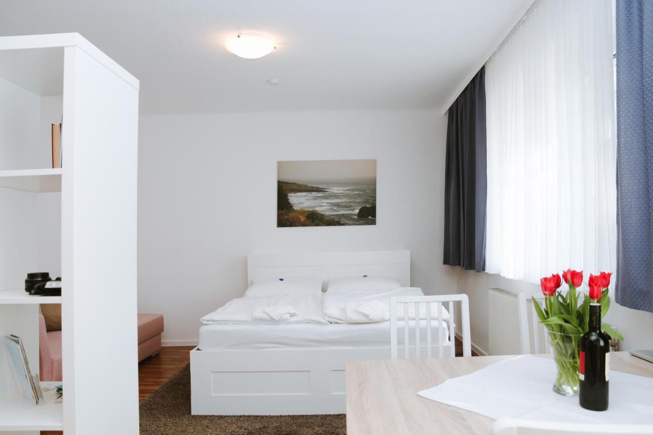 Ferienwohnung In Der Fussgaengerzone Gartenblick - Studio Apartment アイゼンシュタット エクステリア 写真